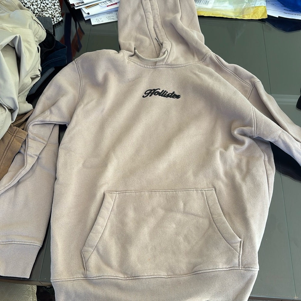 Men’s Hollister Logo Tan Hoodie size (M)
